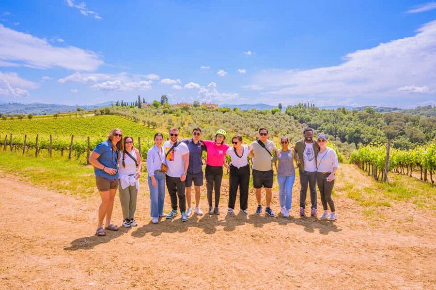 Florence: Chianti E-Bike Tour with Lunch & Two Wine Tastings - The Guides and the Group Experience