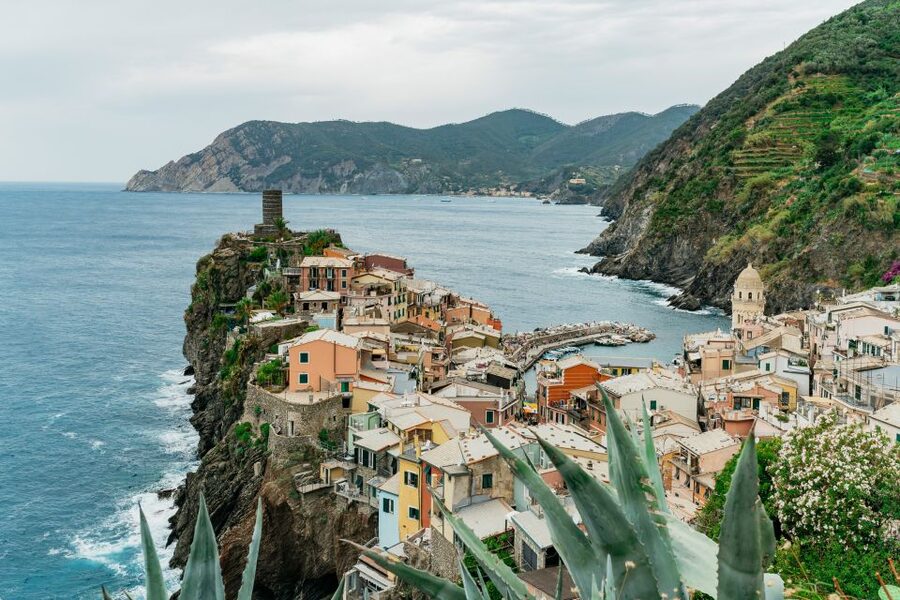 Florence: Cinque Terre Day Trip with Optional Hike - The Corniglia to Vernazza hike is the day’s best choice for walkers