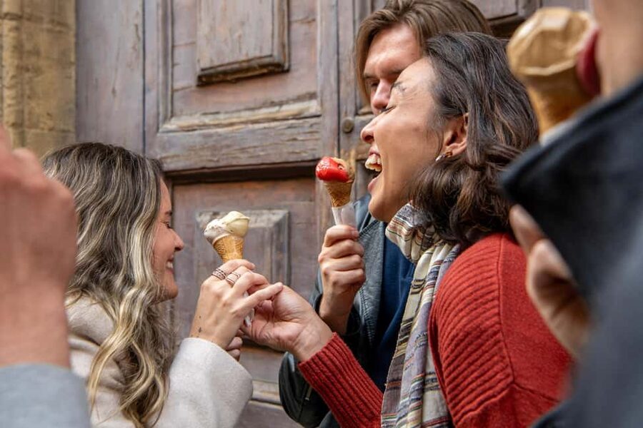 Florence: Flavours of Tuscany Food Tour - Guides who turn tastings into a city lesson