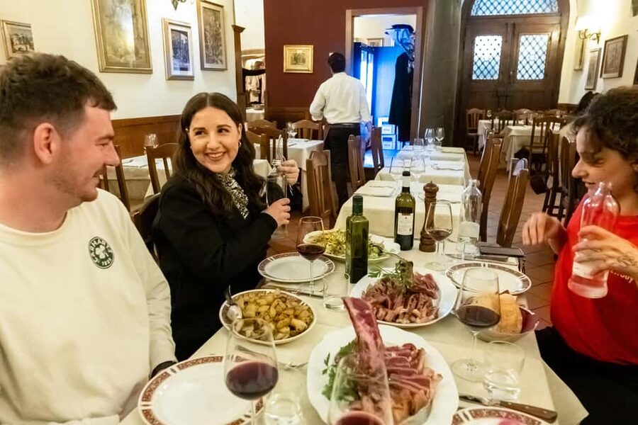Florence: Food Walking Tour with Local Steak and Tuscan Wine - Via dei Neri and the Tuscan pantry
