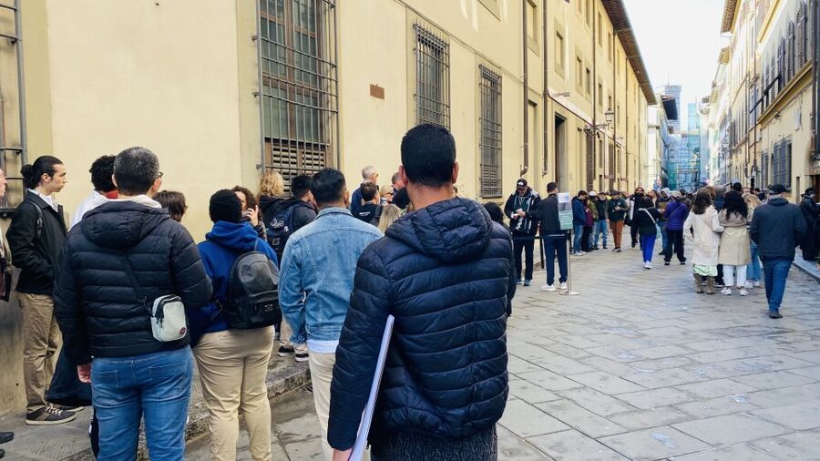 Florence: Guided Walking Tour - The Duomo Complex from Street Level