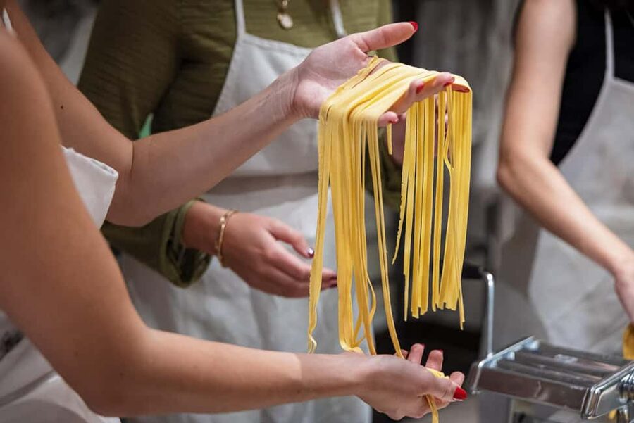 Florence: Handmade Pasta & Dessert Class with Unlimited Wine - The optional Florence street-food day