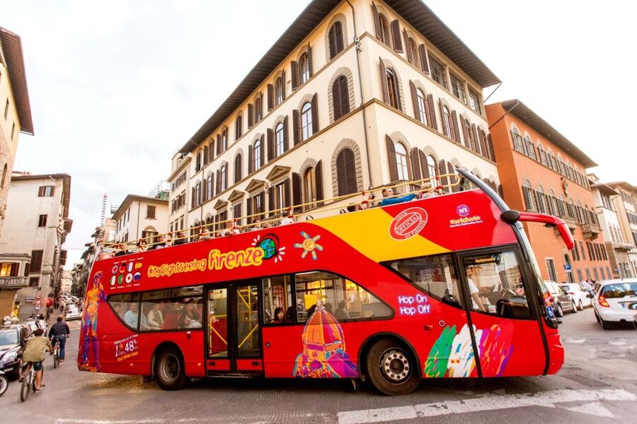 Florence: Hop-on Hop-off Bus Tour: 24, 48 or 72-Hour Ticket - Audio commentary: useful, but keep your eyes on the map