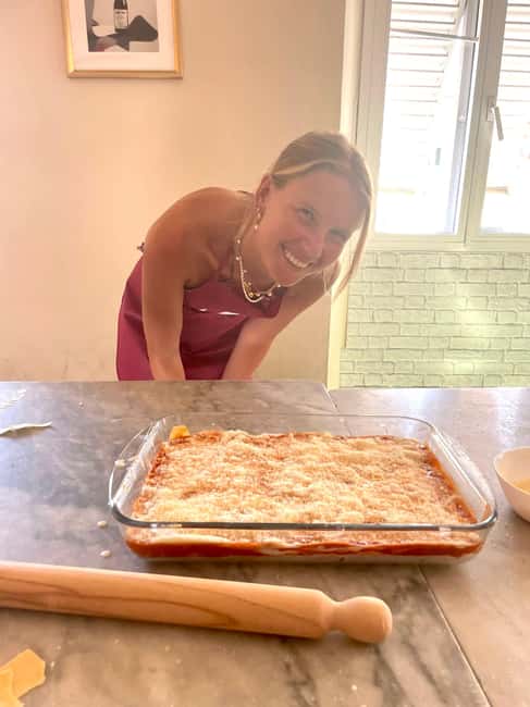 Florence: Lasagna and Spaghetti-Making Class - Building lasagna with béchamel and ragù