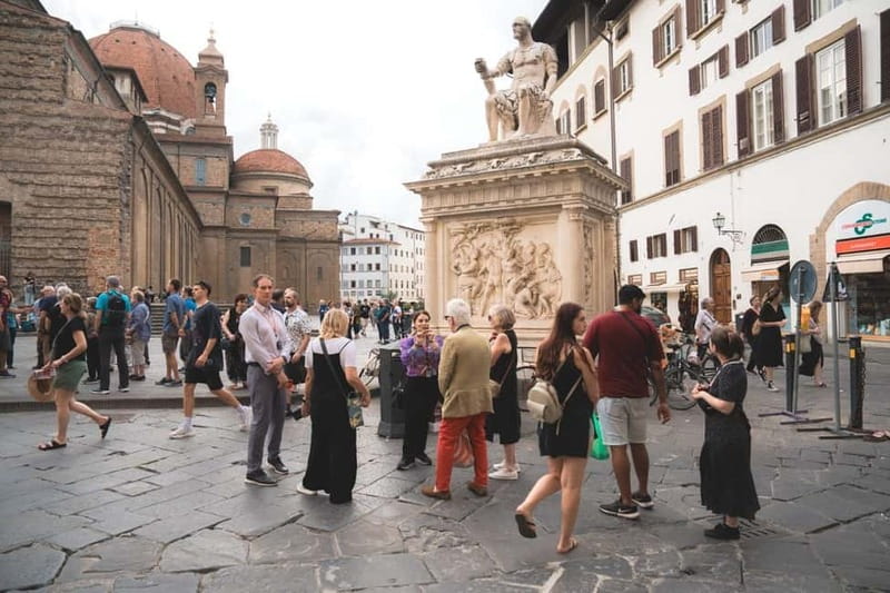 Florence: Medici Family Guided Walking Tour - San Lorenzo and the church that became a Medici project