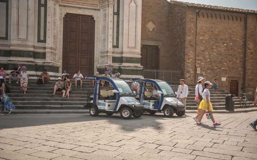 Florence: Old Town Golf Cart Excursion - Crossing the Arno by Ponte Santa Trinita