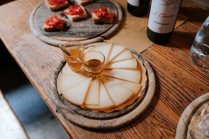 Florence Oltrarno Neighborhood Food & Wine Dine Around - Stop two: Prosecco and the Florence wine-window idea