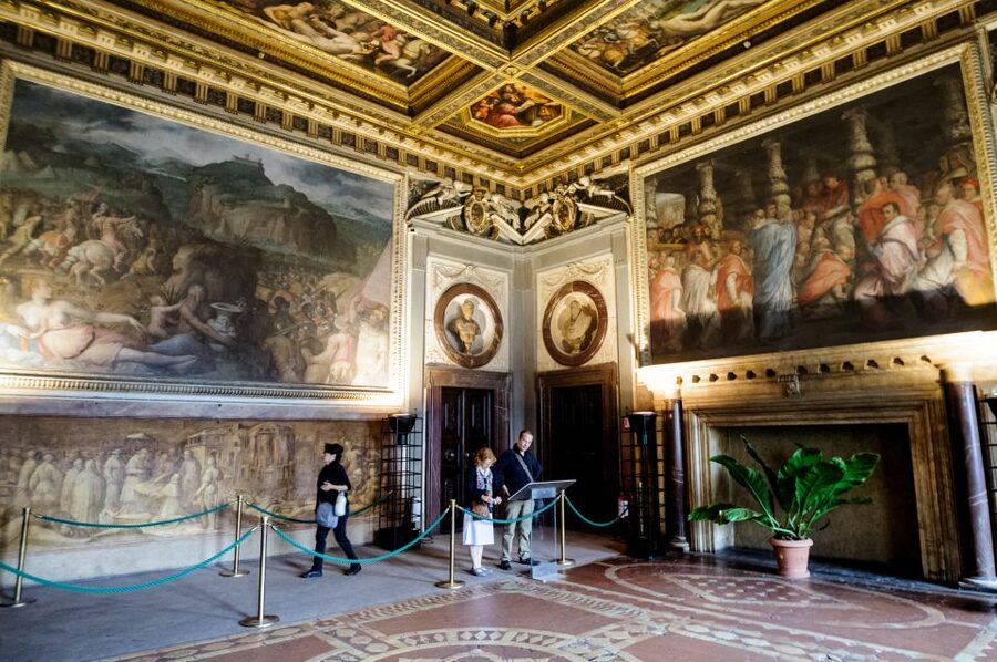 Florence: Palazzo Vecchio Entrance Ticket & Audioguide - Choosing the audio guide or the multimedia tablet