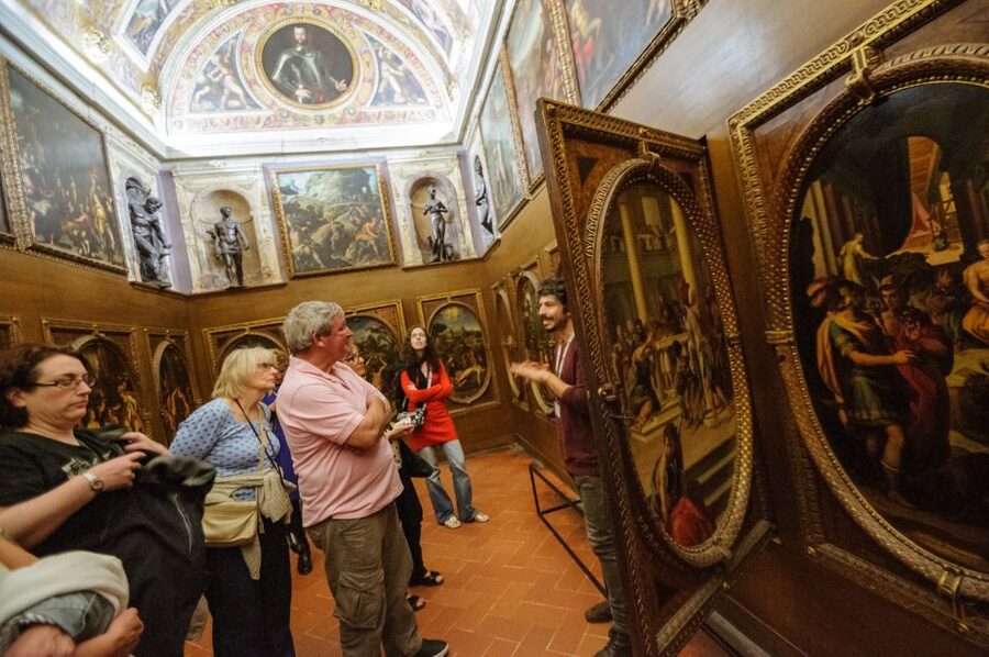 Florence: Palazzo Vecchio Entrance Ticket & Audioguide - Smaller rooms, ceilings, sculpture, and Medici life