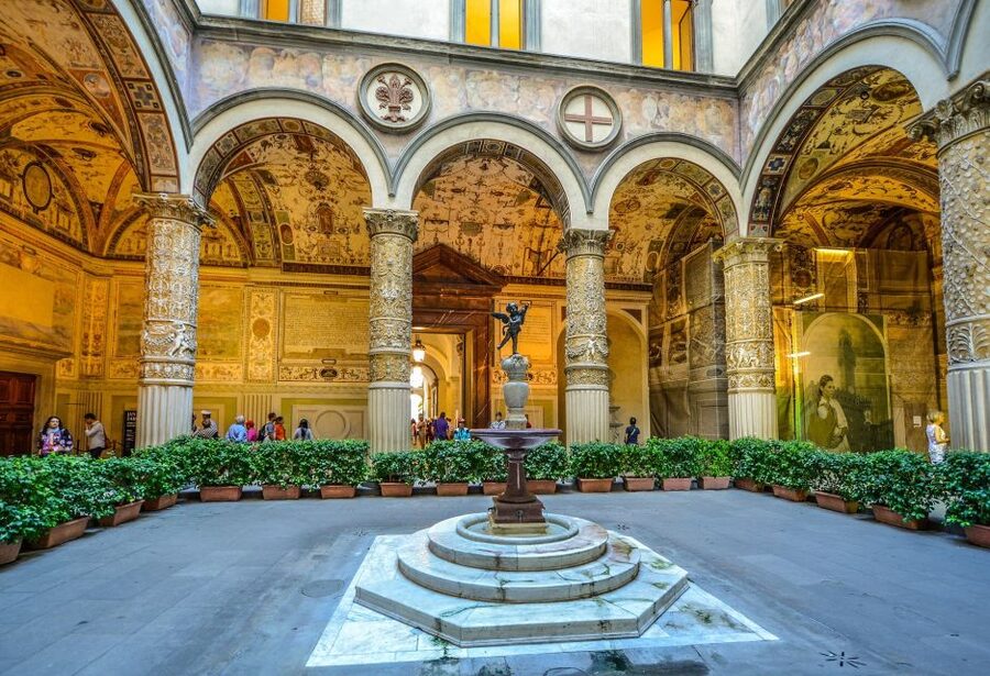 Florence: Palazzo Vecchio Guided Tour - Meeting your guide at Piazza della Signoria