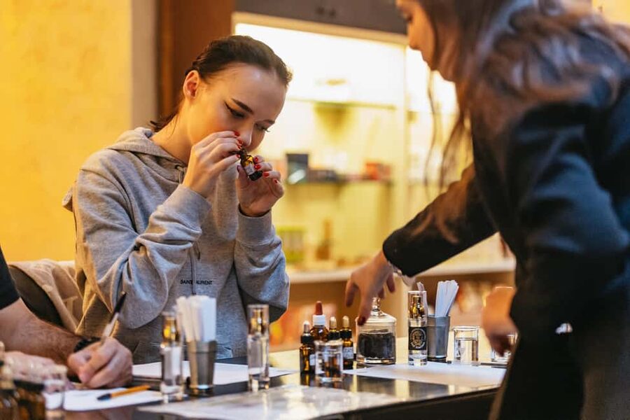 Florence: Perfume Masterclass and Sensory Experience - Choosing notes without getting lost