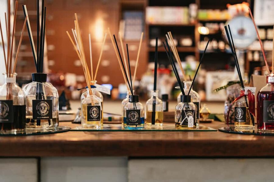 Florence: Perfume Masterclass and Sensory Experience - Language, access, and practical details