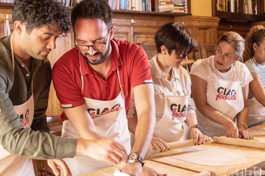 Florence: Pizza and Gelato Experience with Unlimited Wine - Starting at La Cucineria in central Florence