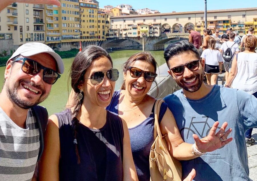 Florence: Renaissance and Medici Tales Guided Walking Tour - Meeting under the green umbrella at San Lorenzo