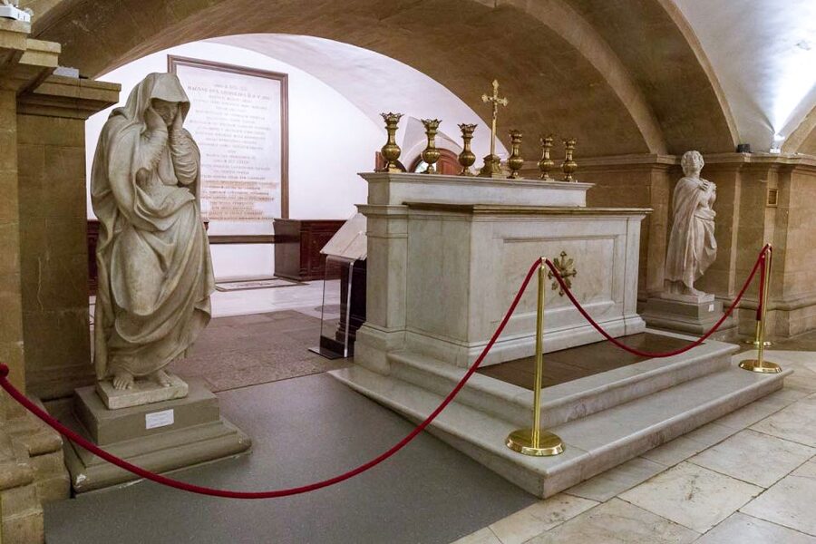 Florence: Reserved Entrance Ticket to the Medici Chapel - Arriving at the Basilica of San Lorenzo
