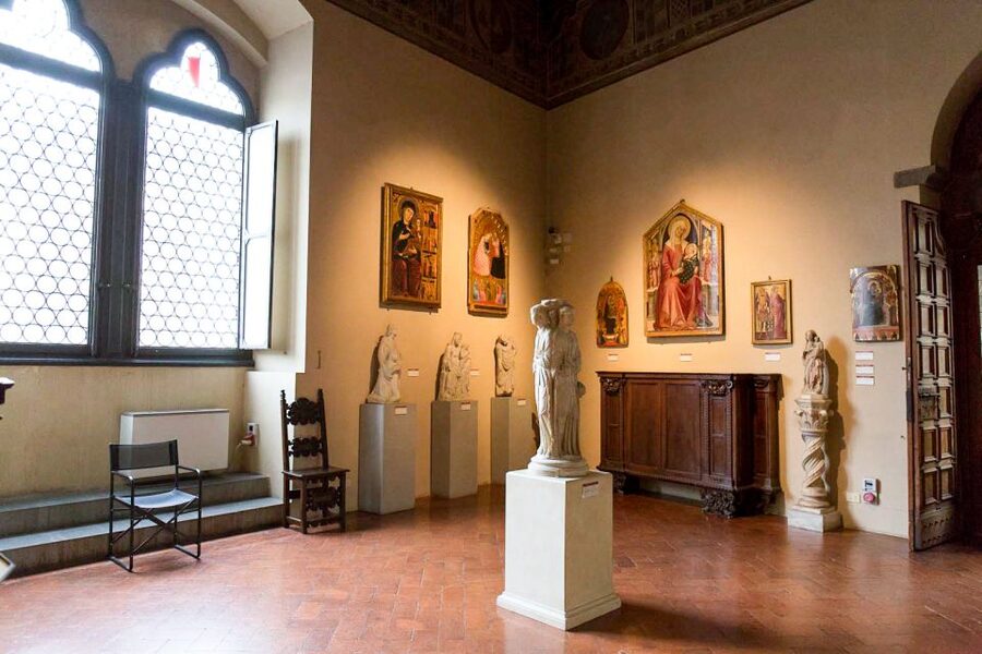 Florence: Reserved Entry Ticket to Bargello Museum - Entering through the old palace courtyard