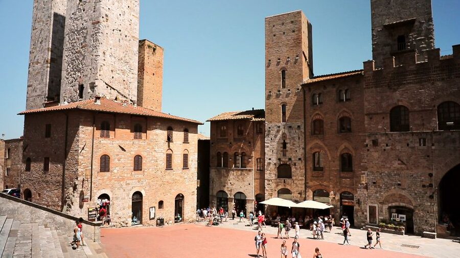 Florence: S. Gimignano, Siena, Chianti & Wine Tasting Lunch - Monteriggioni: a brief medieval pause