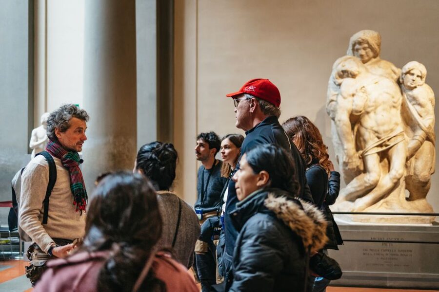 Florence: Skip-the-Line Accademia Guided Tour - David with a guide instead of an audio recording
