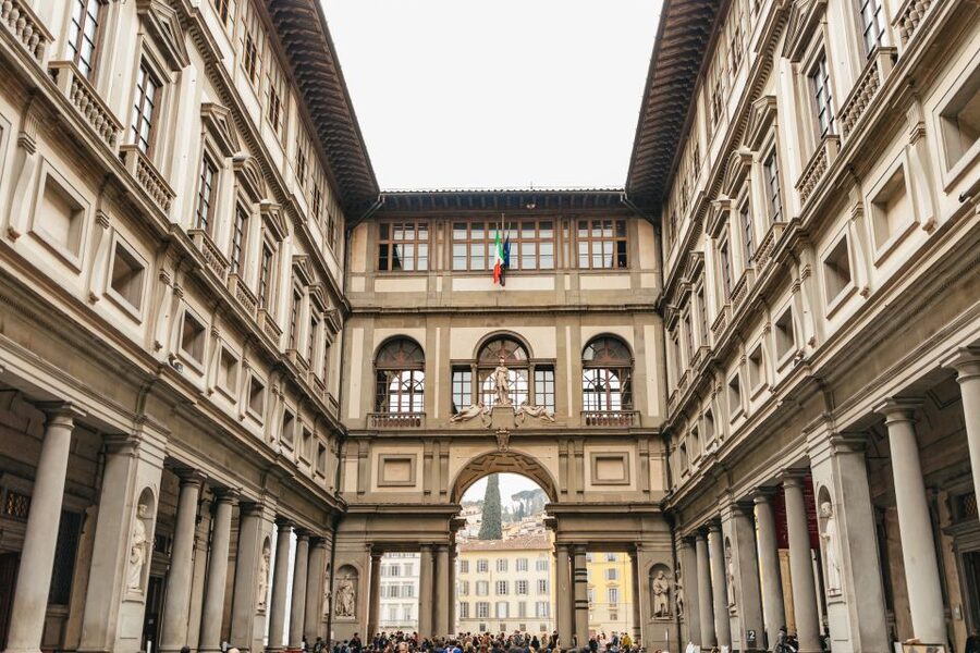 Florence: Skip-the-Line Uffizi Small Group Tour - Why the Uffizi makes sense with a guide