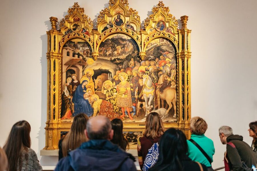 Florence: Skip-the-Line Uffizi Small Group Tour - Entering the Uffizi through the priority line
