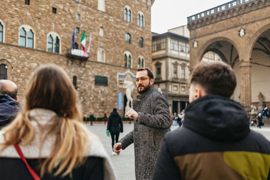 Florence: Skip-the-Line Uffizi Small Group Tour - What the headsets and group size change