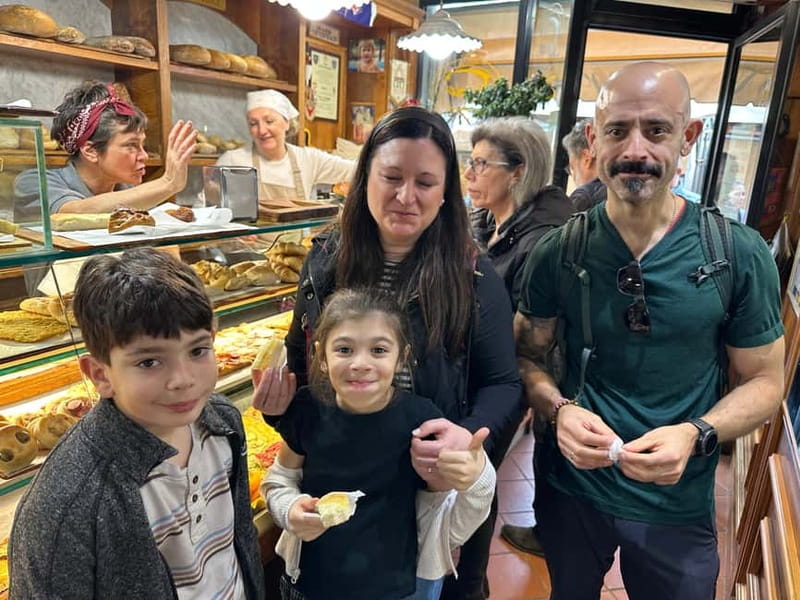 Florence: Street Food Tour with Wine & Local Guide - Cantucci, vin santo and the sweet finish
