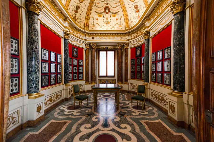 Florence: Timed Entry to Uffizi with Optional Audio Guide - Choosing the audio guide option