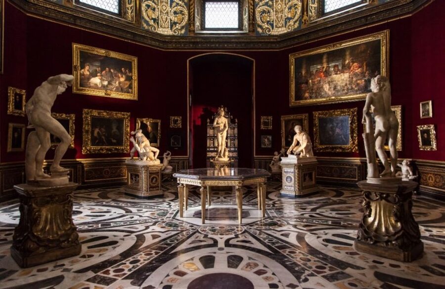 Florence: Uffizi Gallery Priority Entrance and Tour - The first rooms: Medici power and Roman sculpture
