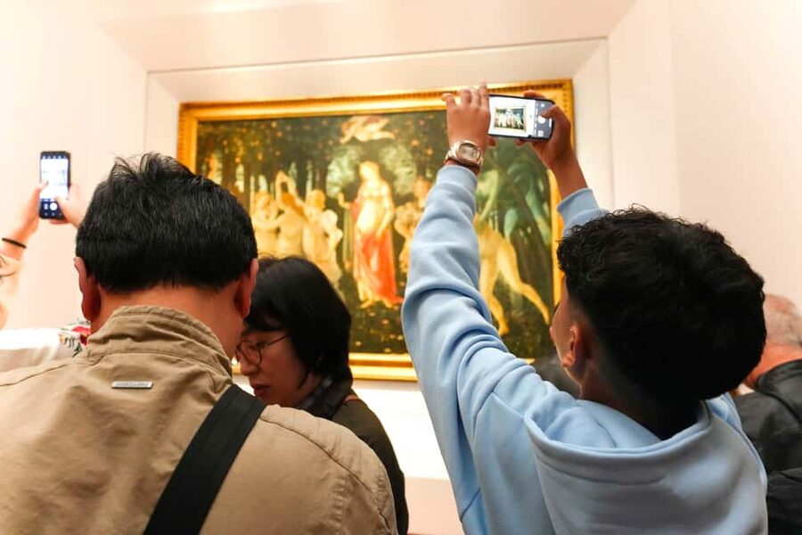 Florence: Uffizi Gallery Reserved-Entry VIP Tour - How the guides shape the experience
