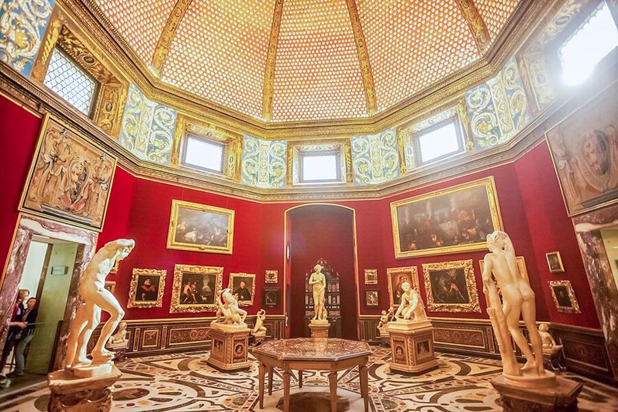 Florence: Uffizi Priority Ticket & Masterpieces Audio App - Walking outside the Vasari Corridor afterward