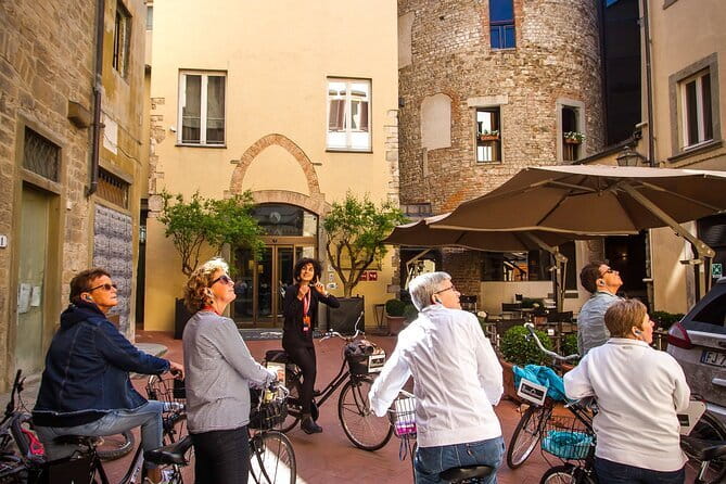 Florence Vintage Bike Tour–guided, small group or private option - Palazzo Pitti and the river crossing