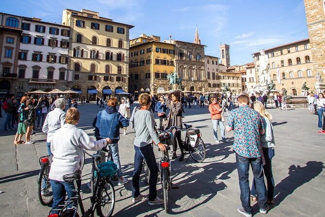 Florence Vintage Bike Tour–guided, small group or private option - From Piazza della Repubblica to the Duomo