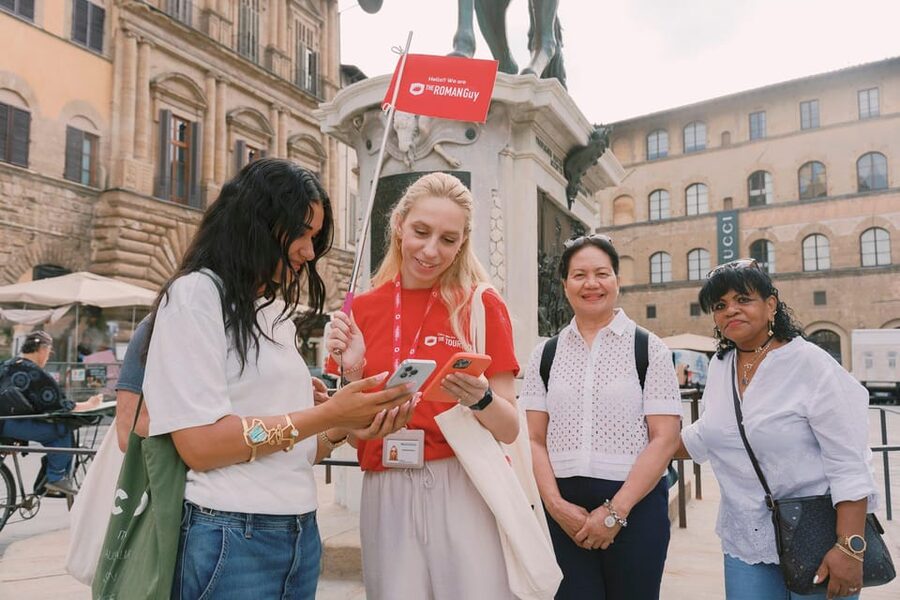 Florence: Walking Tour with David, Duomo & Uffizi Gallery - Small details that make the day better