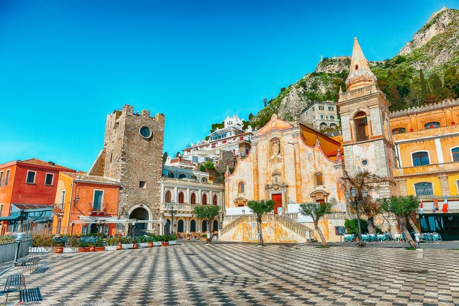 From Catania: Day Trip to Mount Etna and Taormina - Who should book it