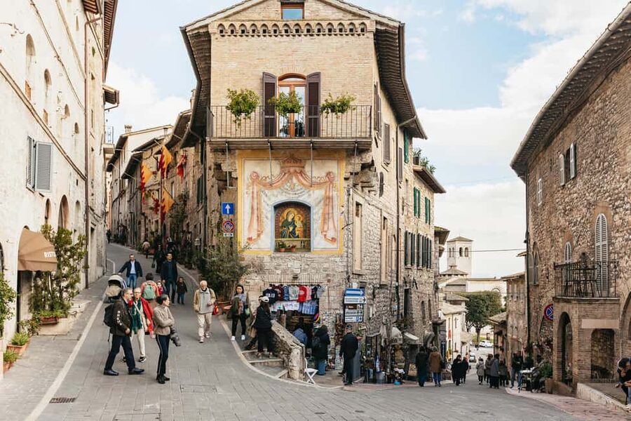 From Florence: Orvieto and Perugia Tour with Church Visits - Perugia: medieval lanes and a chocolate choice
