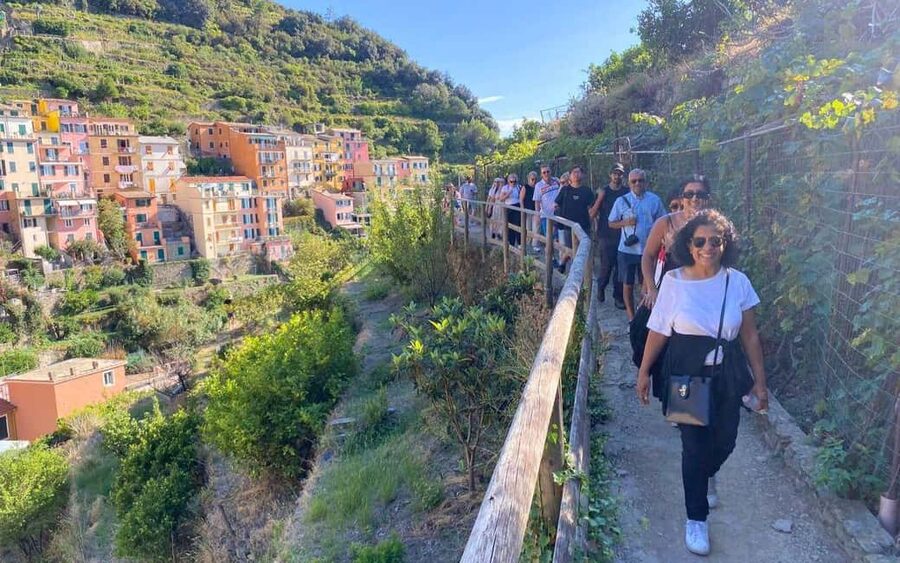 From Florence: Pisa and Cinque Terre Day Tour - Small Group - The guide can make or break the day