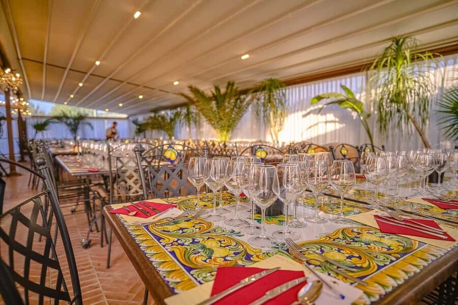 From Florence: Wine Tasting and Dinner in Chianti Vineyards - Meeting your guide at Piazzale Montelungo