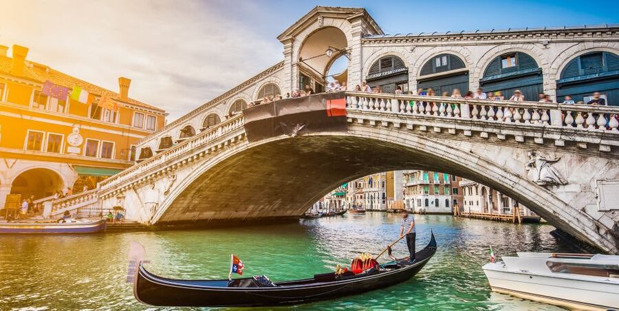 From Lake Garda: Full-Day Guided Group Tour of Venice - Why the boat arrival makes this Venice trip work
