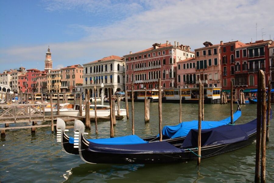 From Lake Garda: Full-Day Guided Group Tour of Venice - Practical tips for making the day easier