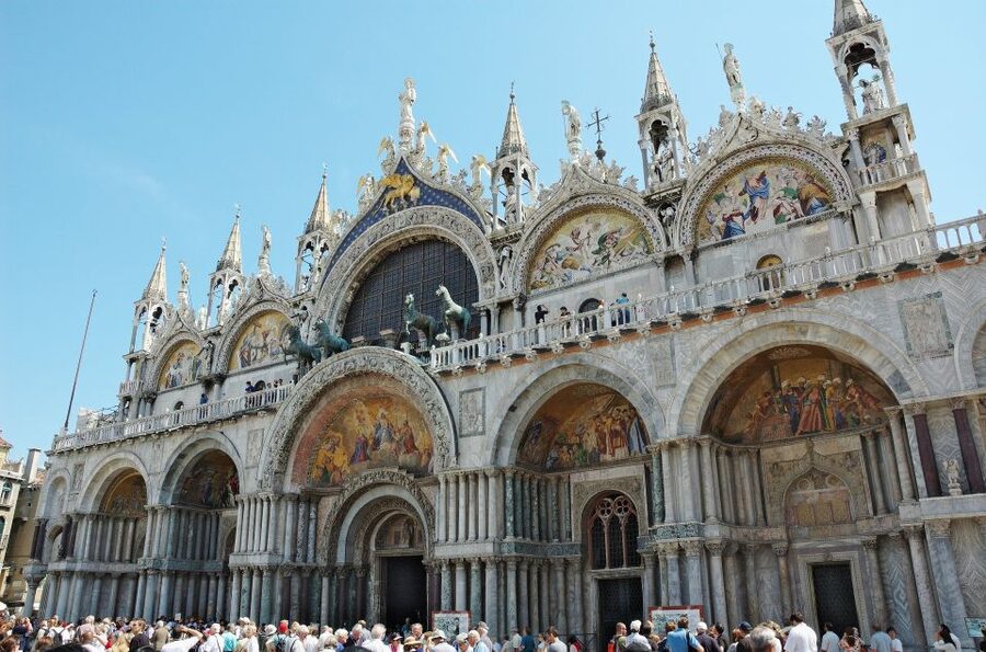 From Lake Garda: Full-Day Guided Group Tour of Venice - The long coach ride from Lake Garda