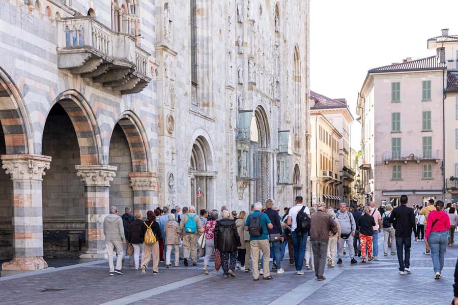 From Milan: Como & Bellagio Day Tour & Scenic Lake Cruise - Who should choose this tour?