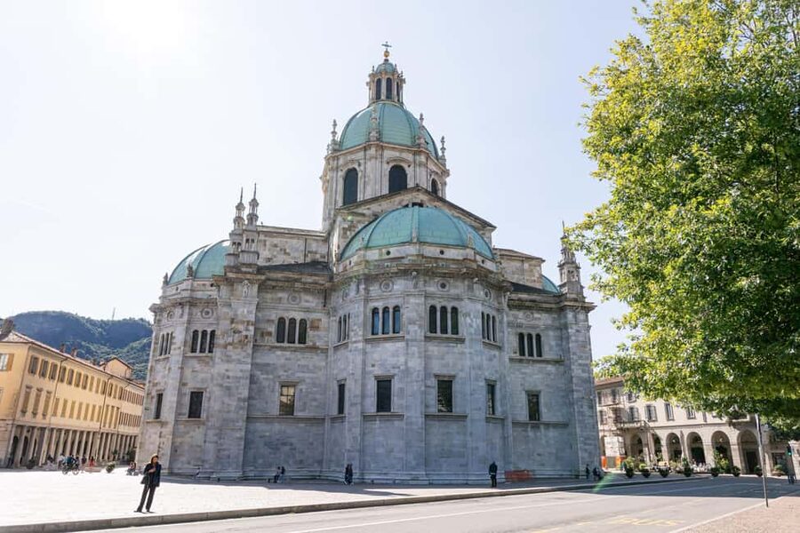 From Milan: Como & Bellagio Day Tour & Scenic Lake Cruise - Como Cathedral and the first walk