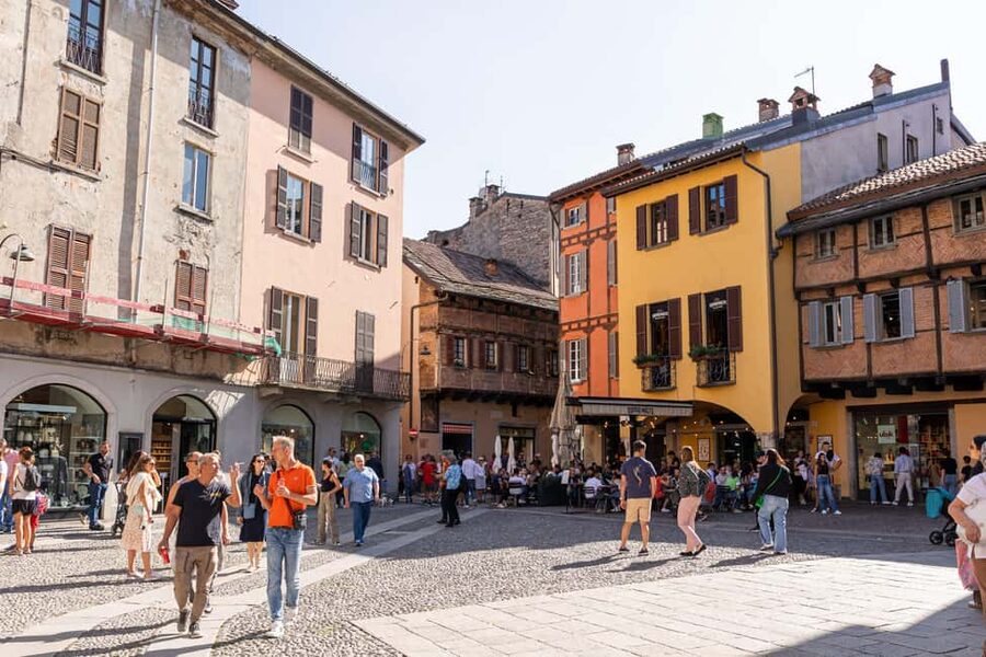 From Milan: Como & Bellagio Day Tour & Scenic Lake Cruise - Guides, headsets, and the pace of the day