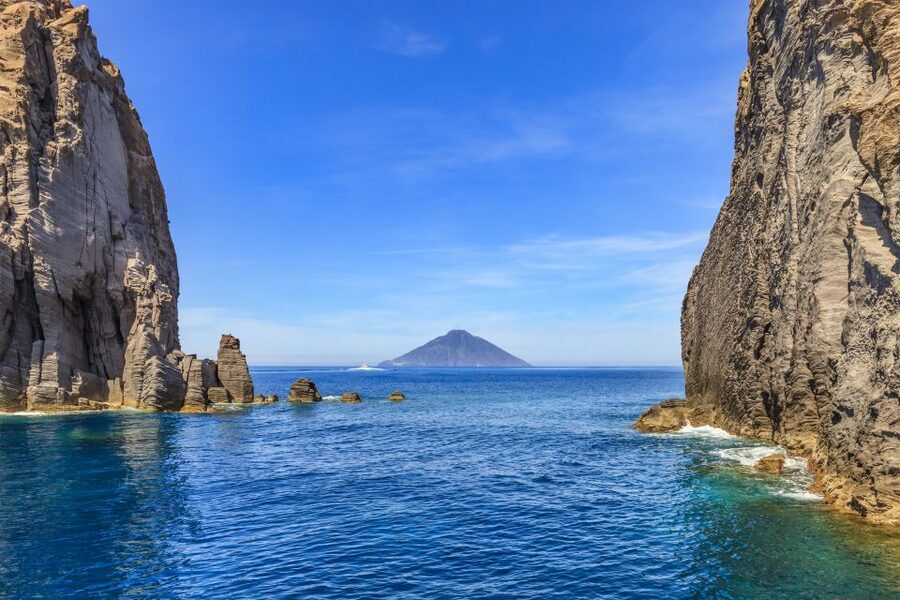 From Milazzo: Panarea and Stromboli Boat Trip by Night - The small Aeolian islands between Panarea and Stromboli