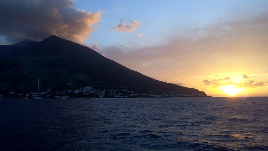 From Milazzo: Panarea & Stromboli Cruise Excursion - Starting in Milazzo and finding the ticket counter