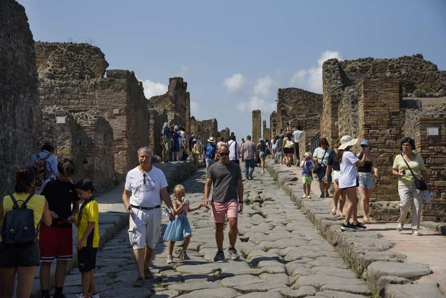 From Naples: Pompeii and Vesuvius Guided Day Trip with Lunch - Entering Pompeii through its ancient streets