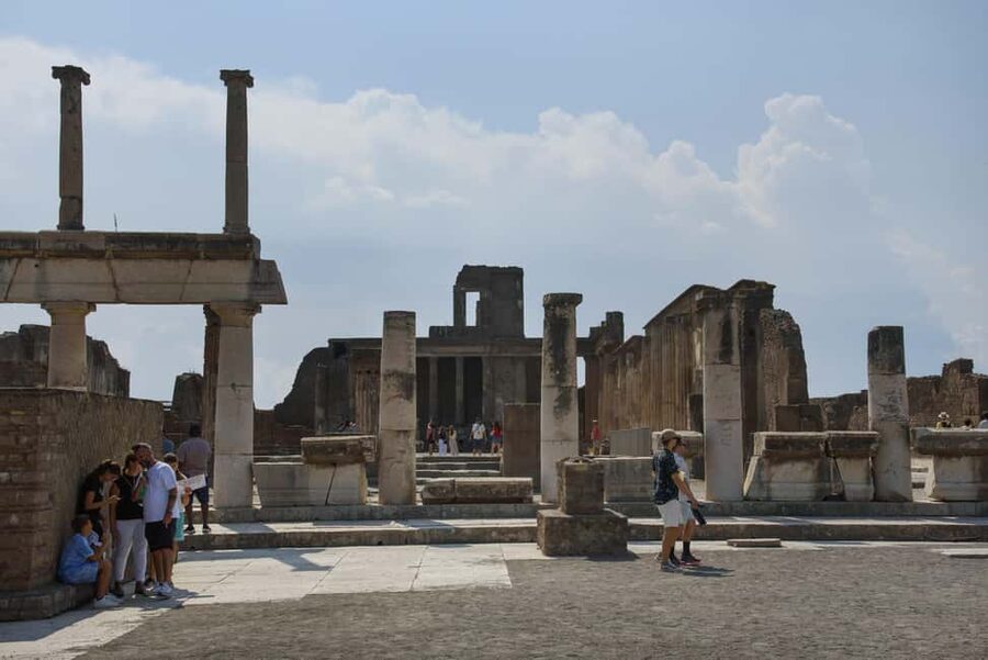 From Naples: Pompeii and Vesuvius Guided Day Trip with Lunch - Should you book this day trip?