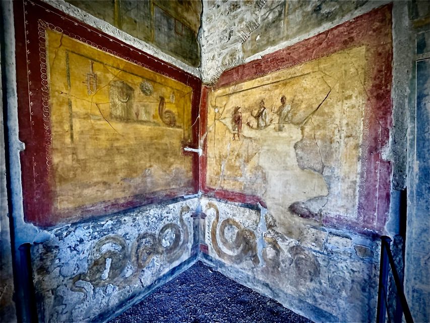From Naples: Pompeii Guided Tour with Skip-the-Line Tickets - Baths, theater, bakery, and the details of daily life