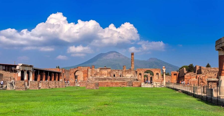 From Naples: Pompeii, Herculaneum, & Vesuvius Full-Day Tour - Herculaneum, the smaller site with bigger detail