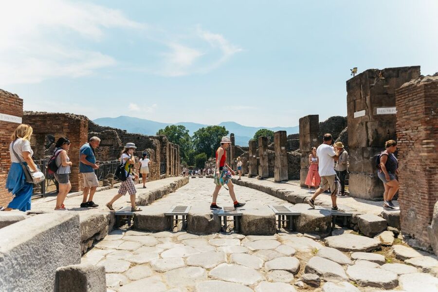 From Naples: Pompeii Ruins & Mount Vesuvius Day Tour - Pizza lunch near the ruins